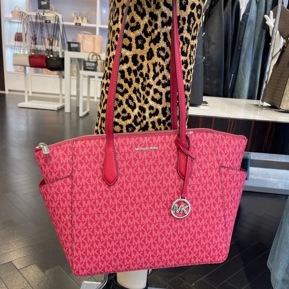 MICHAEL KORS Marilyn Md Signature Logo Shoulder Tote Bag
Dark Raspberry
NWT - Picture 12 of 16